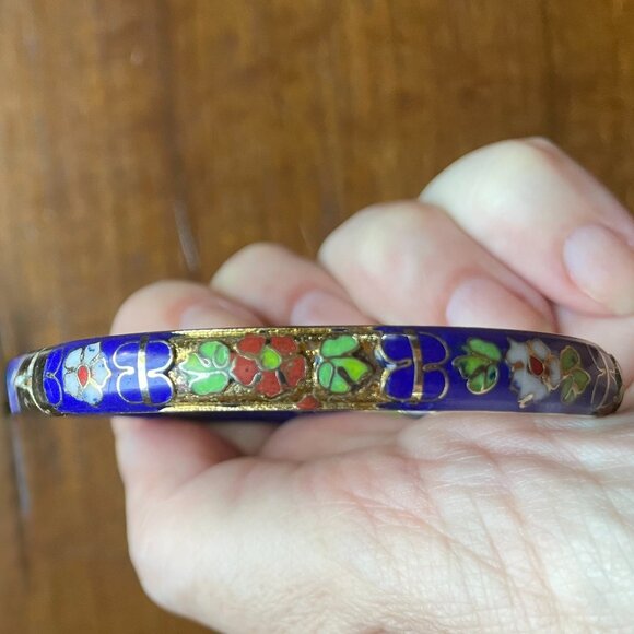 Blue, red, gold, green and white cloisonne bracelet with hidden clasp. - Picture 1 of 7